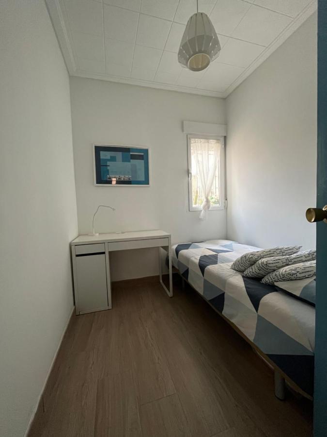 Modernized 3-Bedroom Flat 500M To The Beach Валенсія Екстер'єр фото